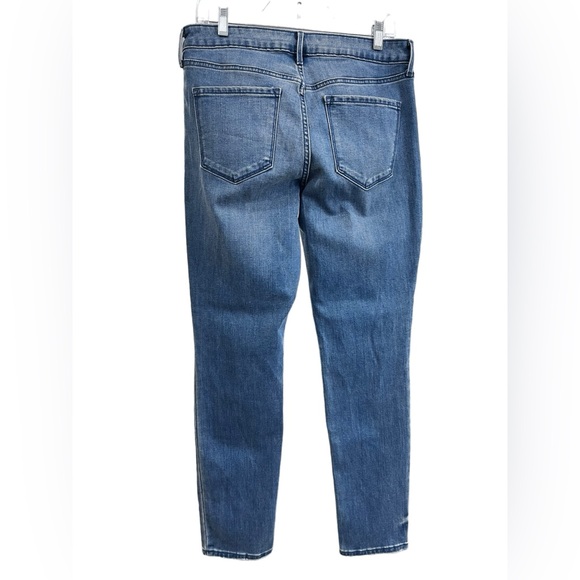Old Navy Mid-Rise Skinny Jeans Size 12 Medium Wash Stretch Denim - Picture 3 of 6